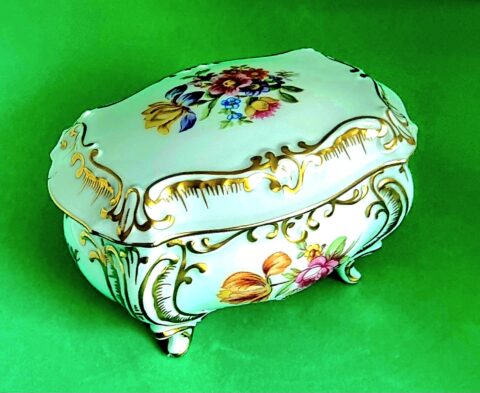 Vintažinė dėžutė (Kopija)